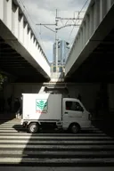 冷蔵冷凍車のトラックのイメージ写真