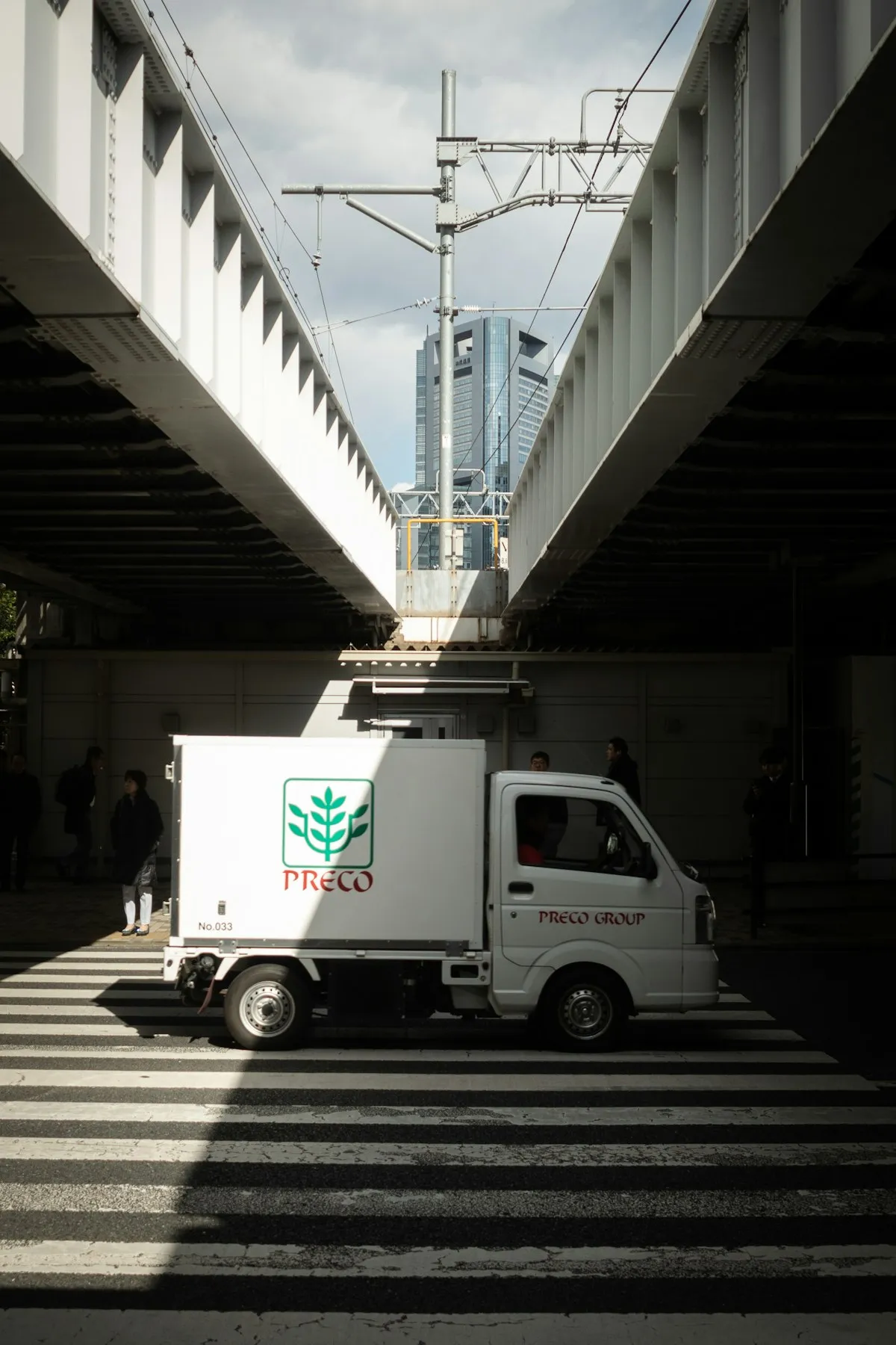 冷蔵冷凍車のトラックのイメージ写真