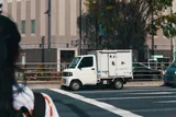 アルミウイングのトラックのイメージ写真